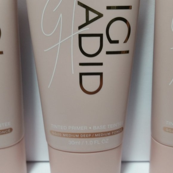 3 Gigi Hadid Tinted Primer Medium Deep GG20 - Picture 9 of 10